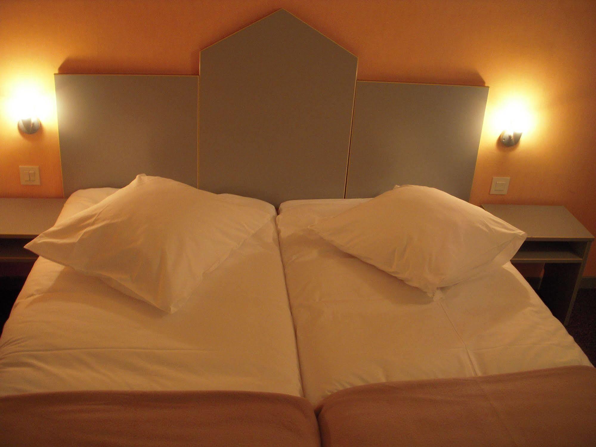 Cit'Hotel Hotel Prime - A709 แซ็ง-ฌ็อง-เดอ-เวดาส ภายนอก รูปภาพ
